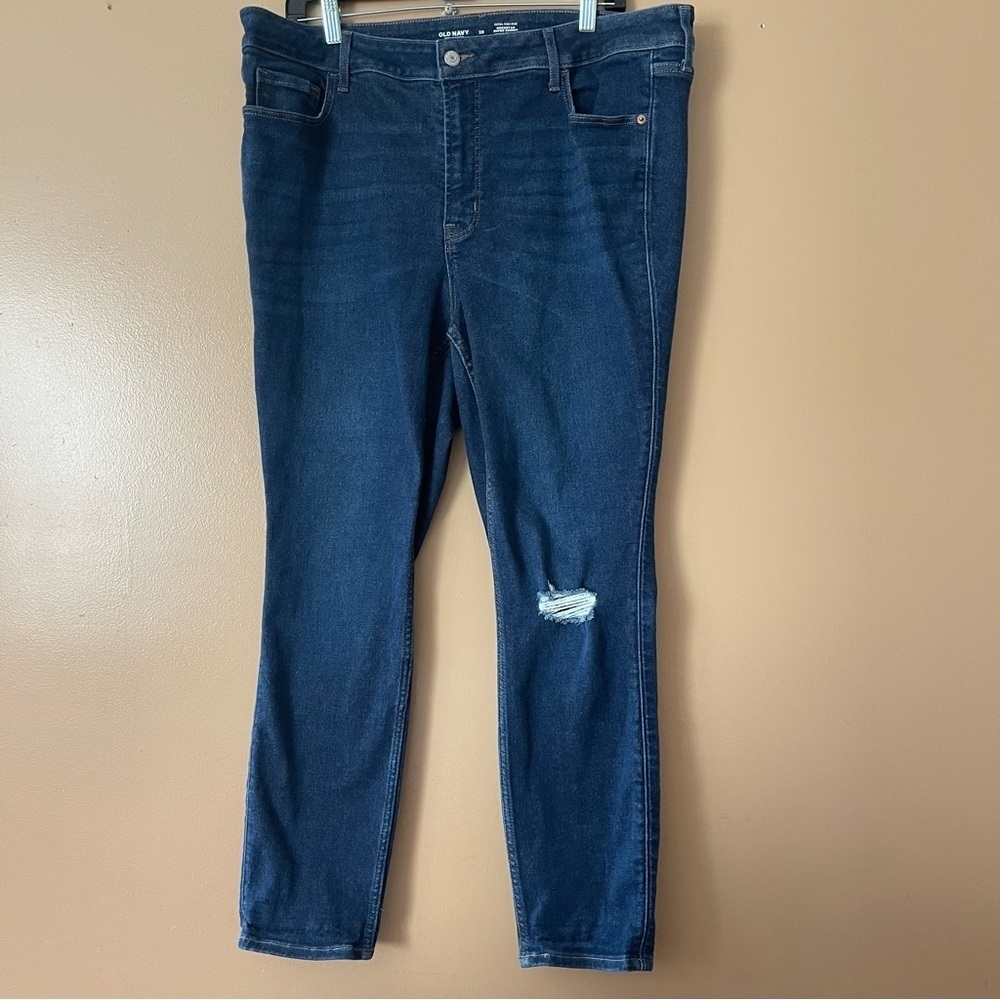 Old Navy Rockstar Extra high rise Dark Wash distressed knee size 20